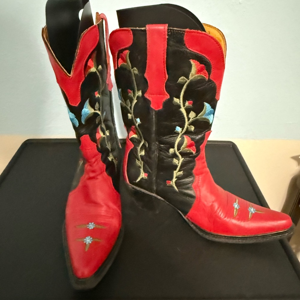 Red and Black Embroidered Blazer Brand Cowboy Boots - 7.5